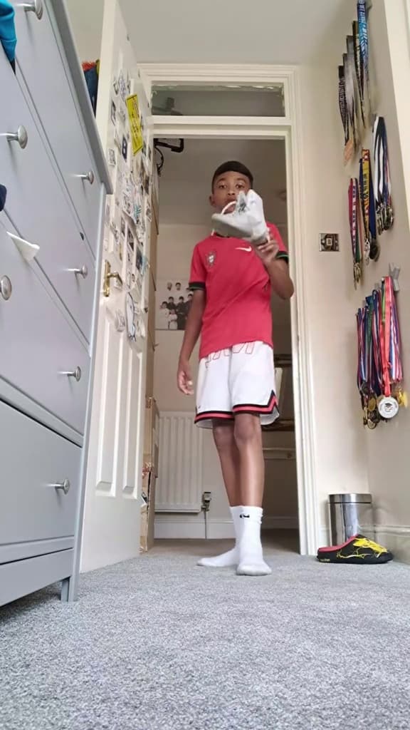 Key event frame at 00:03