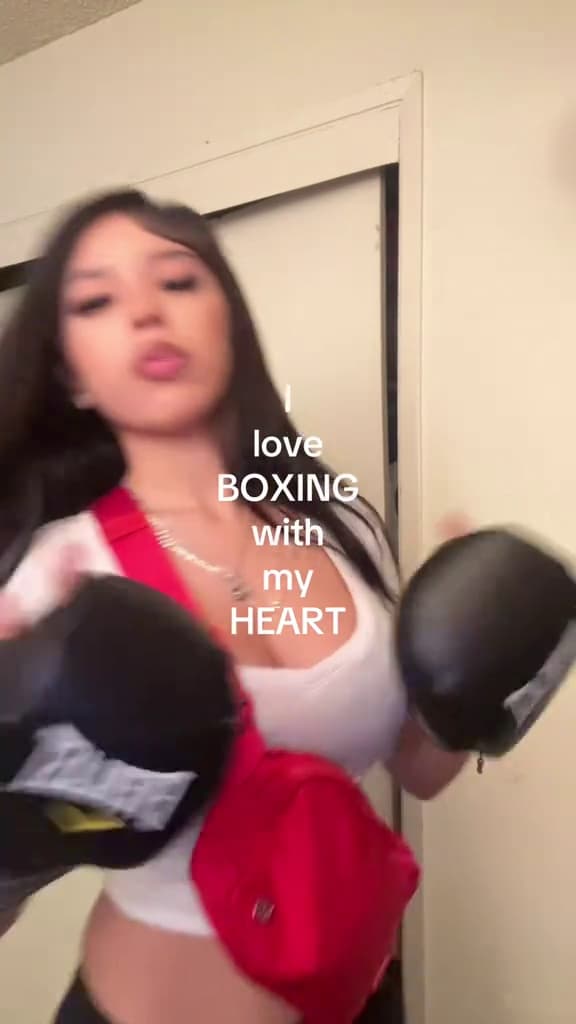 Key event frame at 00:01