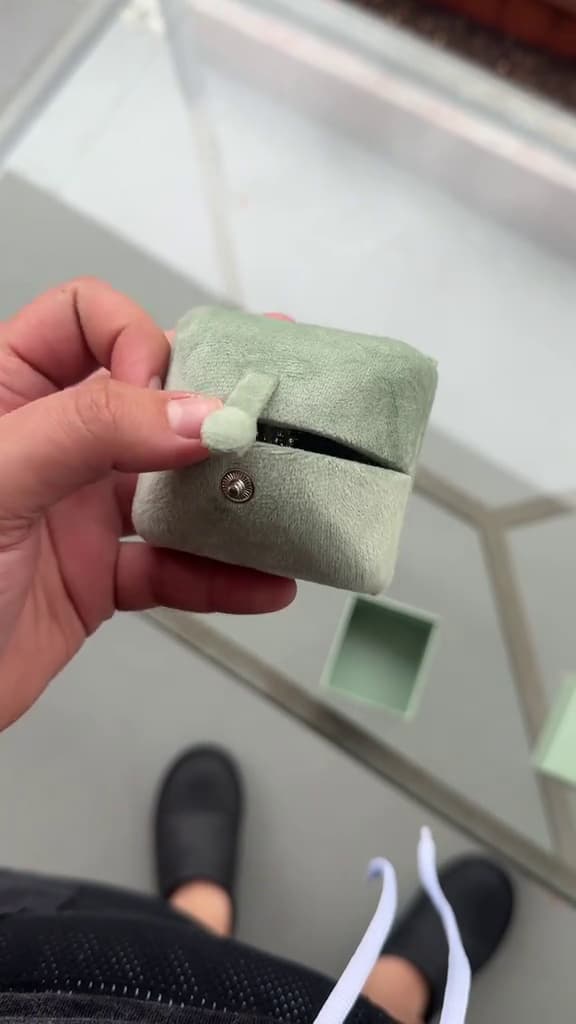 Key event frame at 00:05