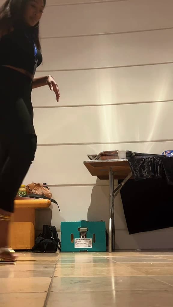 Key event frame at 00:21