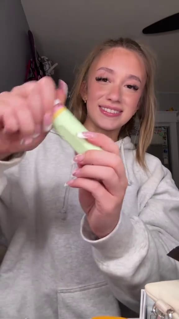 Key event frame at 00:26