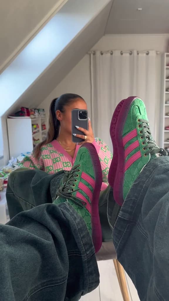 Key event frame at 00:01