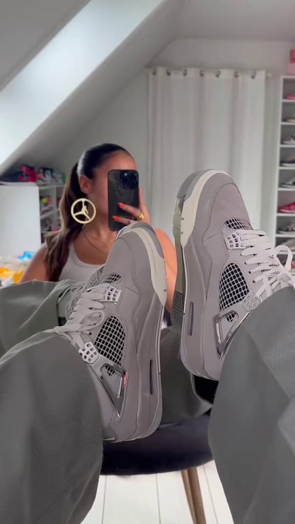 Key event frame at 00:02