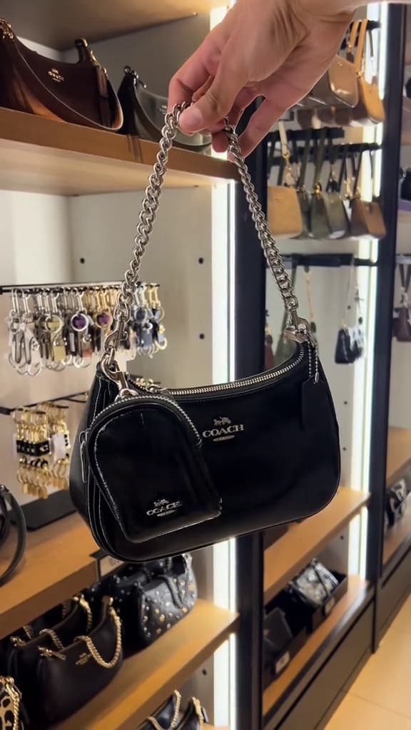 Key event frame at 00:11