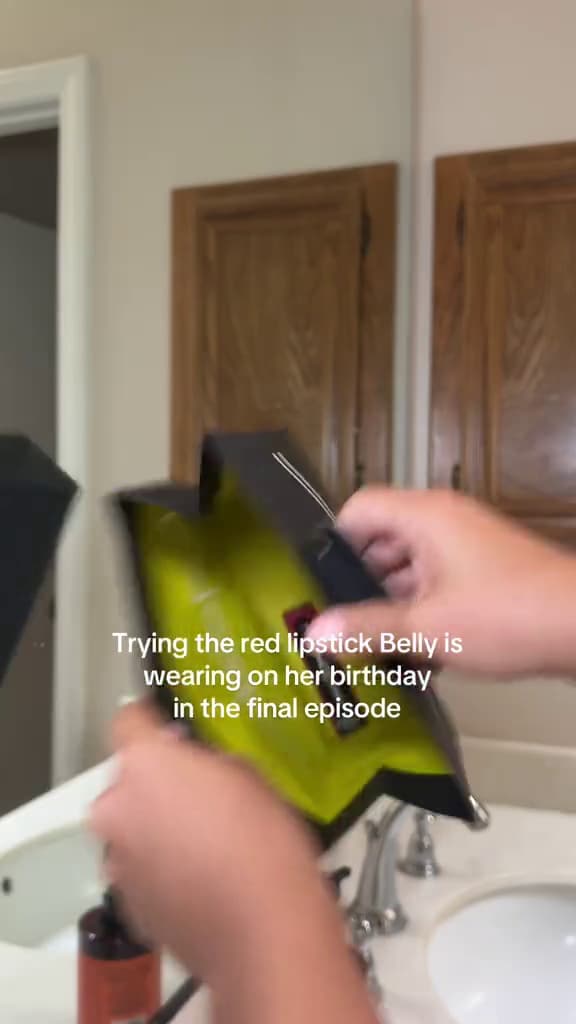 Key event frame at 00:01